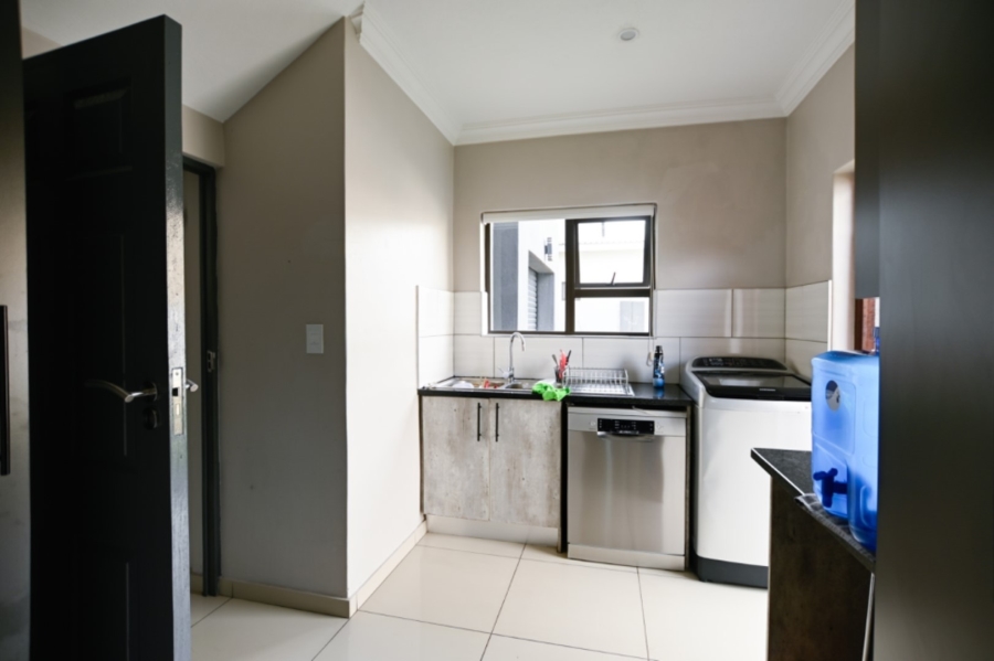 5 Bedroom Property for Sale in Zambezi Manor Lifestyle Estate Gauteng