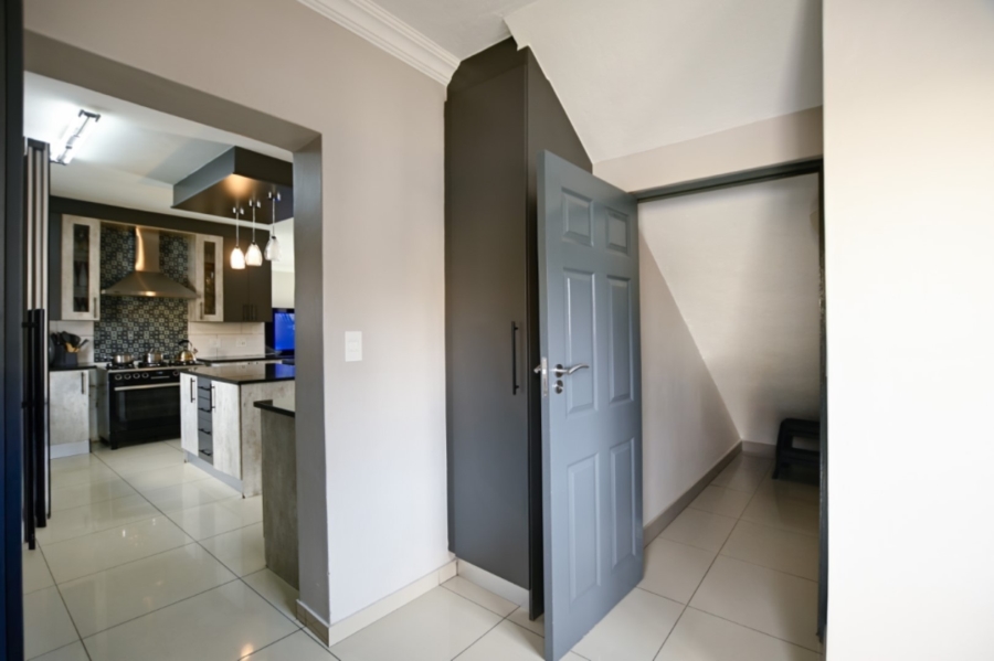 5 Bedroom Property for Sale in Zambezi Manor Lifestyle Estate Gauteng