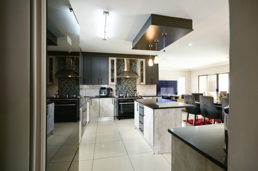 5 Bedroom Property for Sale in Zambezi Manor Lifestyle Estate Gauteng