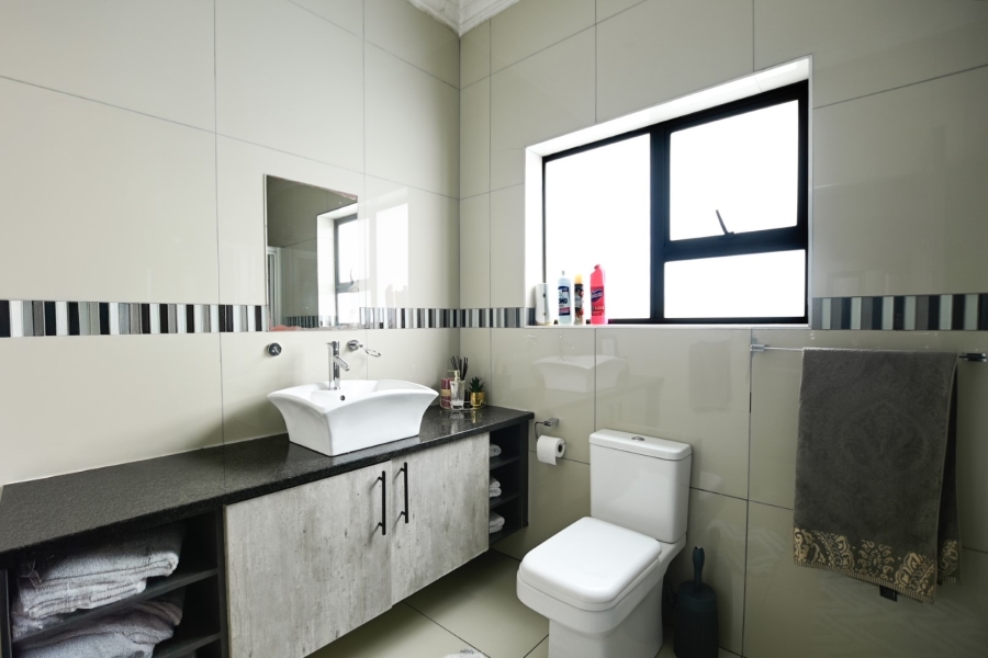 5 Bedroom Property for Sale in Zambezi Manor Lifestyle Estate Gauteng