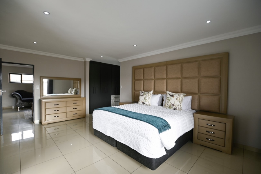 5 Bedroom Property for Sale in Zambezi Manor Lifestyle Estate Gauteng
