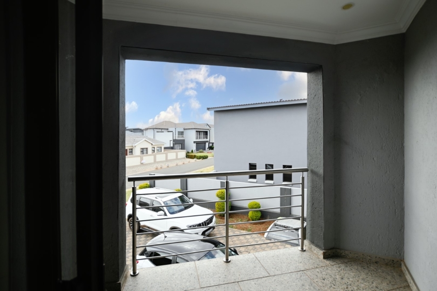 5 Bedroom Property for Sale in Zambezi Manor Lifestyle Estate Gauteng