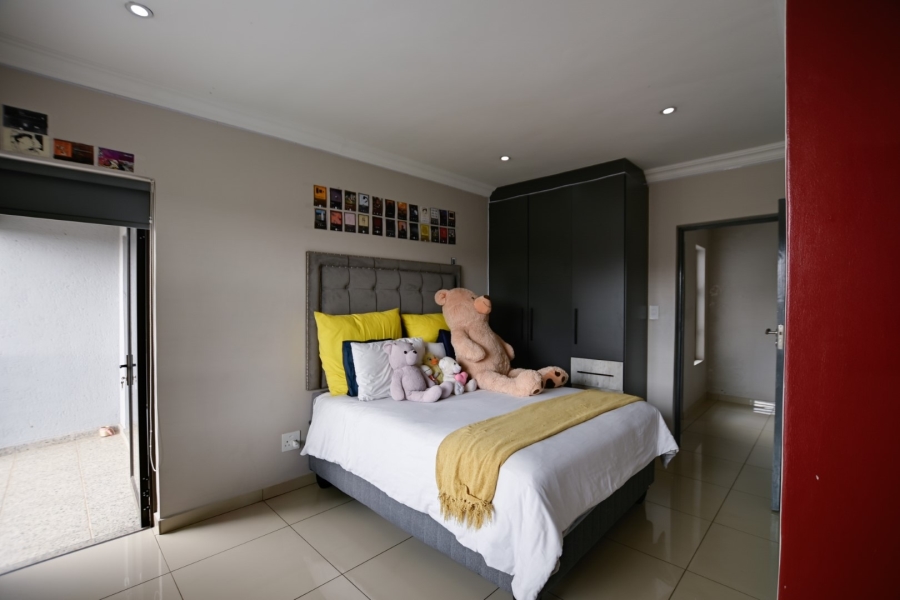 5 Bedroom Property for Sale in Zambezi Manor Lifestyle Estate Gauteng