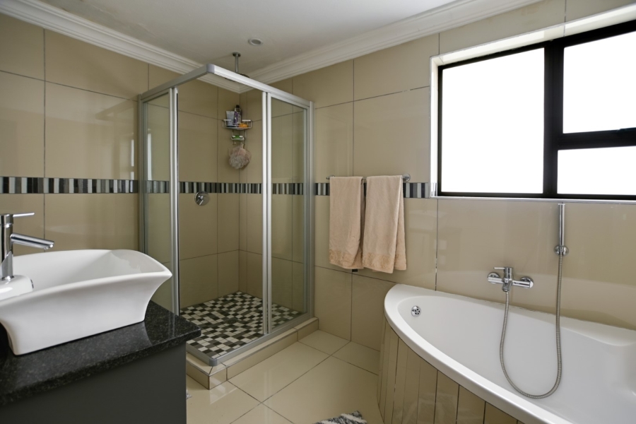5 Bedroom Property for Sale in Zambezi Manor Lifestyle Estate Gauteng