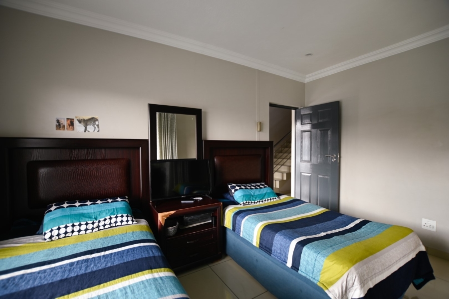 5 Bedroom Property for Sale in Zambezi Manor Lifestyle Estate Gauteng