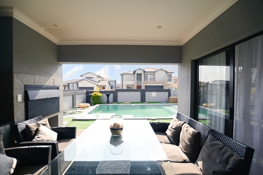 5 Bedroom Property for Sale in Zambezi Manor Lifestyle Estate Gauteng