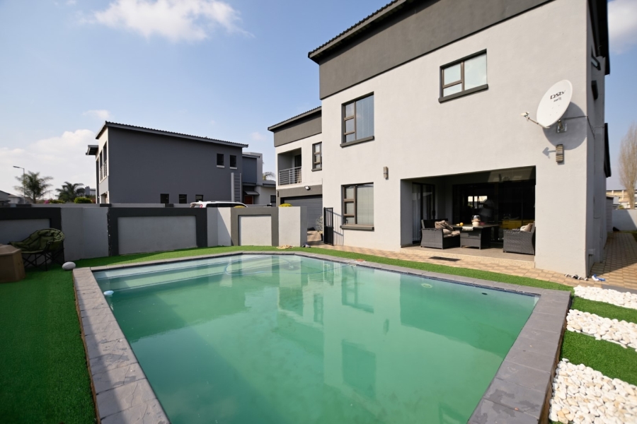 5 Bedroom Property for Sale in Zambezi Manor Lifestyle Estate Gauteng
