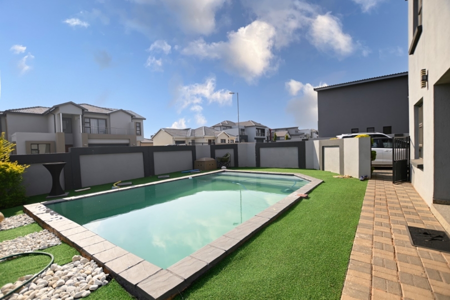 5 Bedroom Property for Sale in Zambezi Manor Lifestyle Estate Gauteng