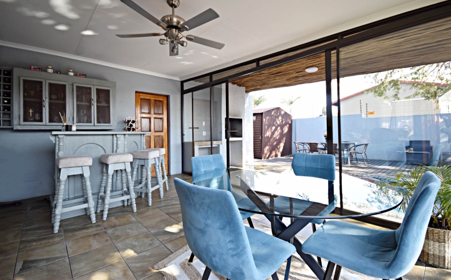3 Bedroom Property for Sale in Bromhof Gauteng