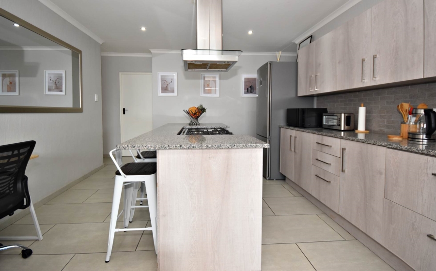 3 Bedroom Property for Sale in Bromhof Gauteng