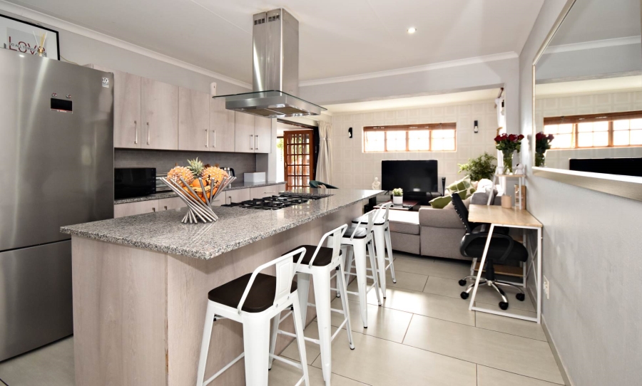 3 Bedroom Property for Sale in Bromhof Gauteng