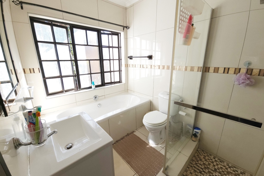 3 Bedroom Property for Sale in Eldoraigne Gauteng