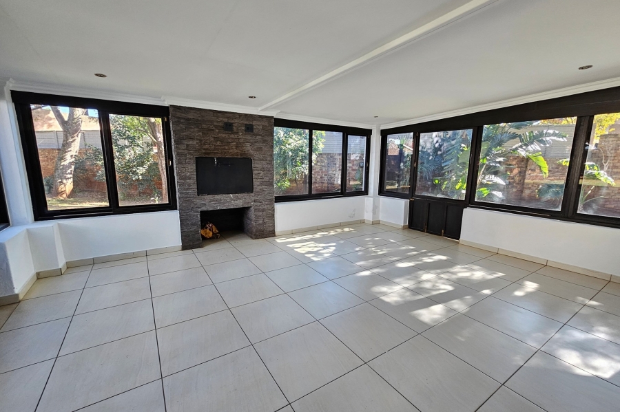 3 Bedroom Property for Sale in Eldoraigne Gauteng