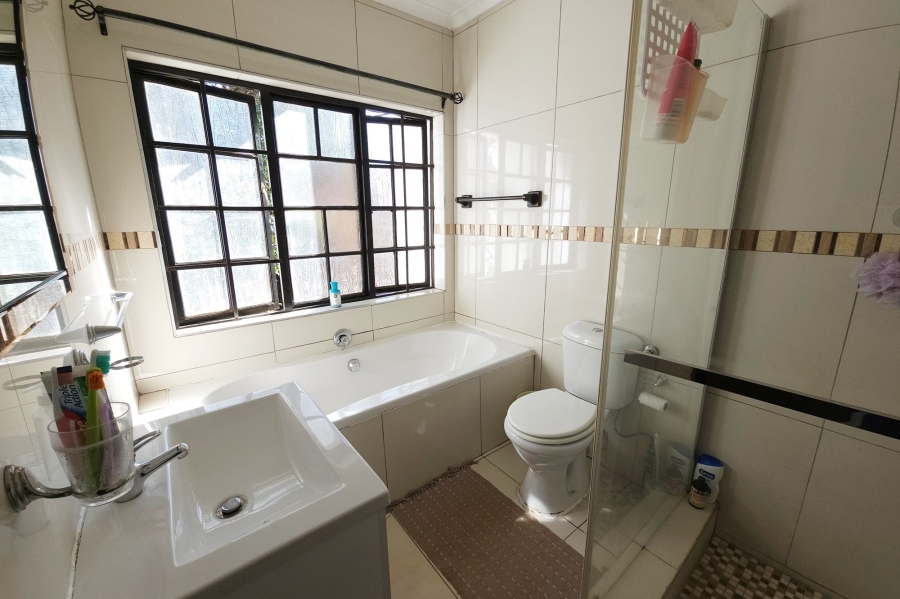 3 Bedroom Property for Sale in Eldoraigne Gauteng