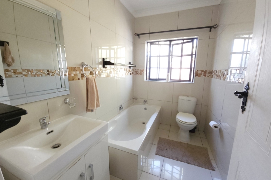 3 Bedroom Property for Sale in Eldoraigne Gauteng