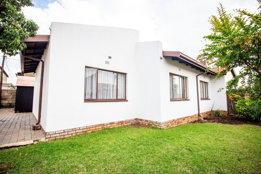 4 Bedroom Property for Sale in Moroka Gauteng