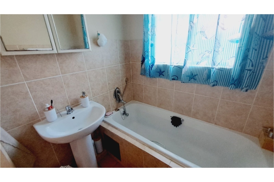 2 Bedroom Property for Sale in Parkhaven Gauteng