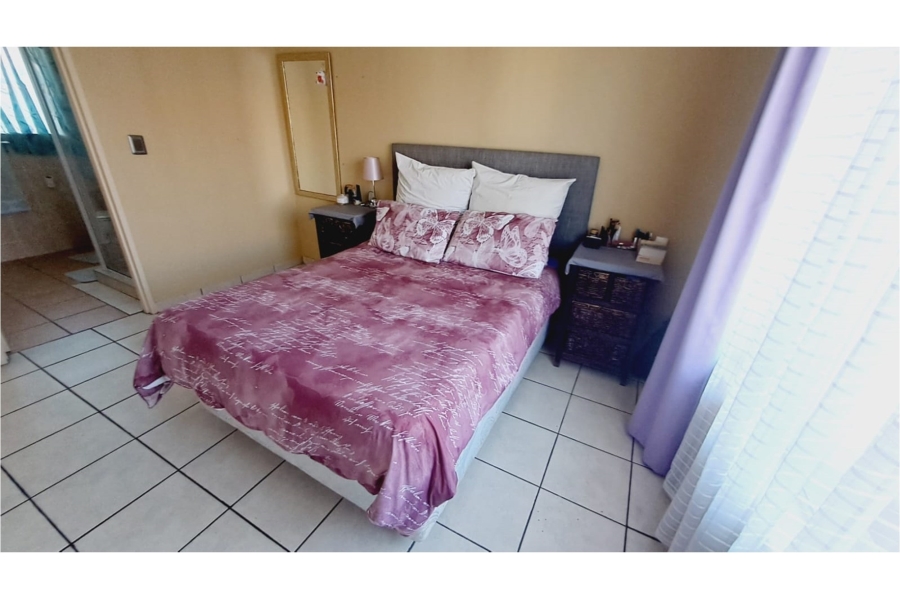 2 Bedroom Property for Sale in Parkhaven Gauteng