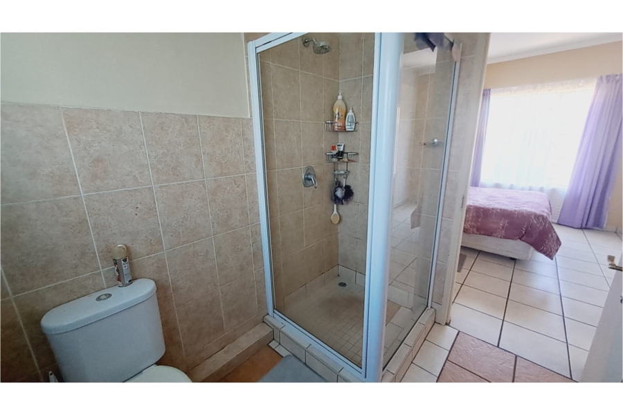 2 Bedroom Property for Sale in Parkhaven Gauteng