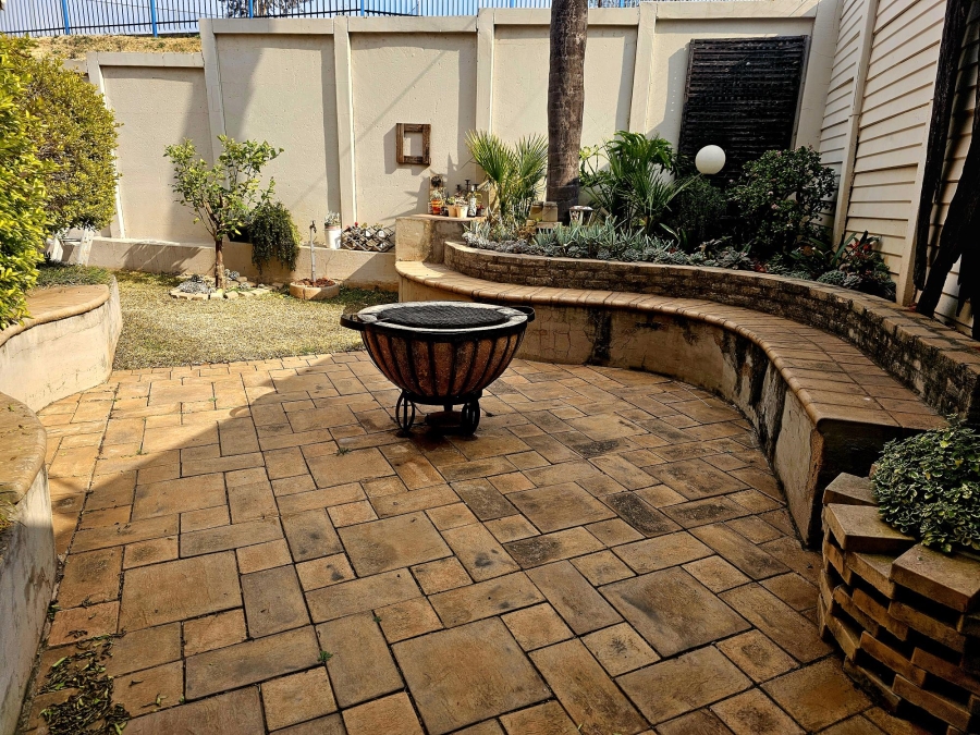 4 Bedroom Property for Sale in Hennopspark Gauteng