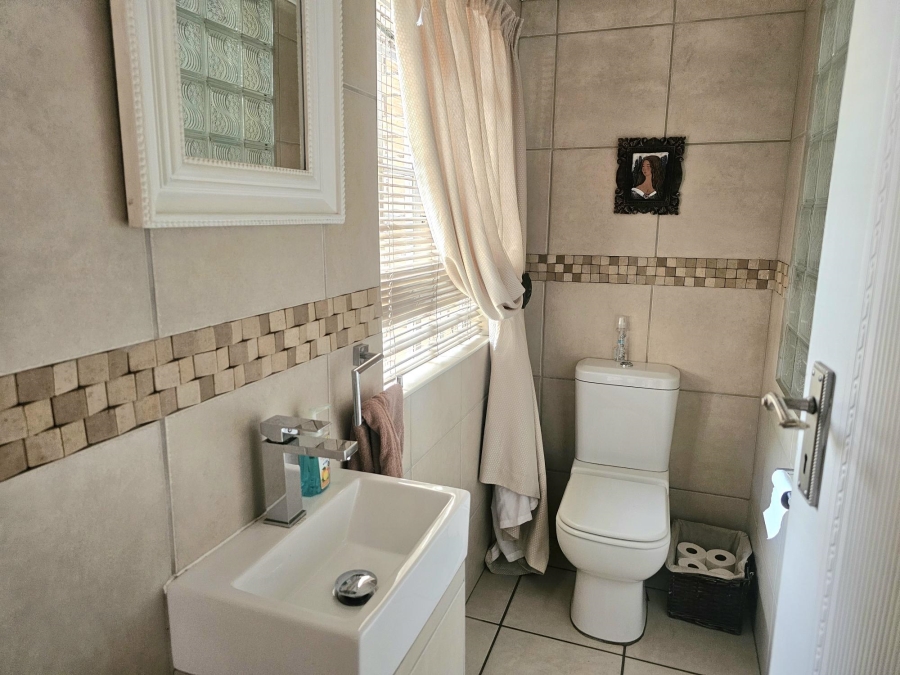 4 Bedroom Property for Sale in Hennopspark Gauteng