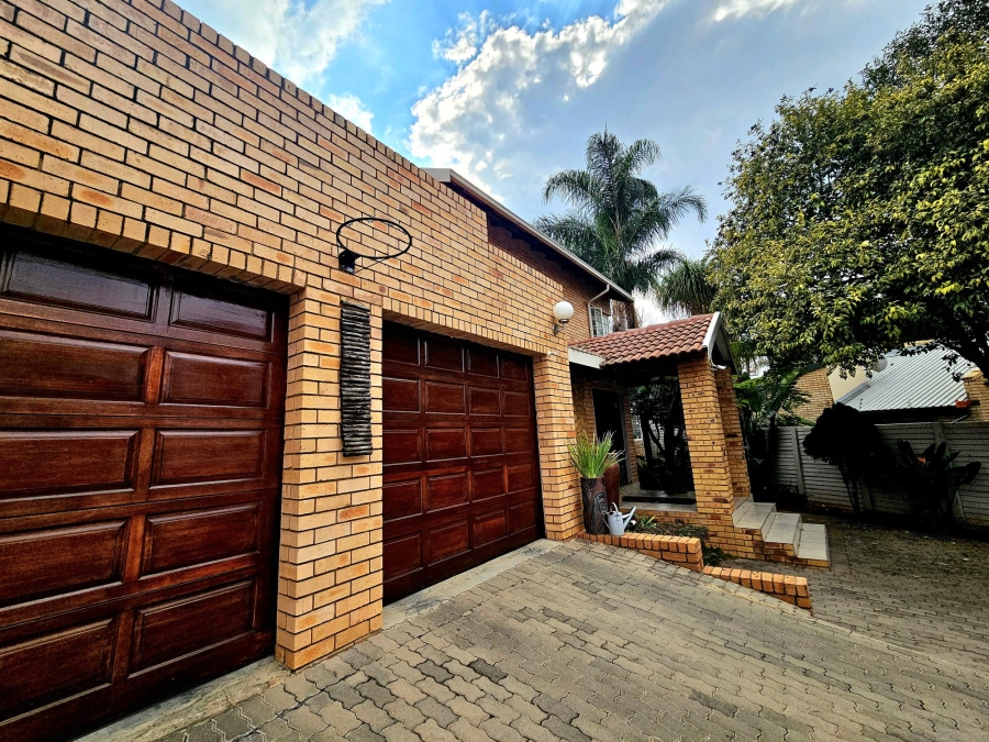 4 Bedroom Property for Sale in Hennopspark Gauteng