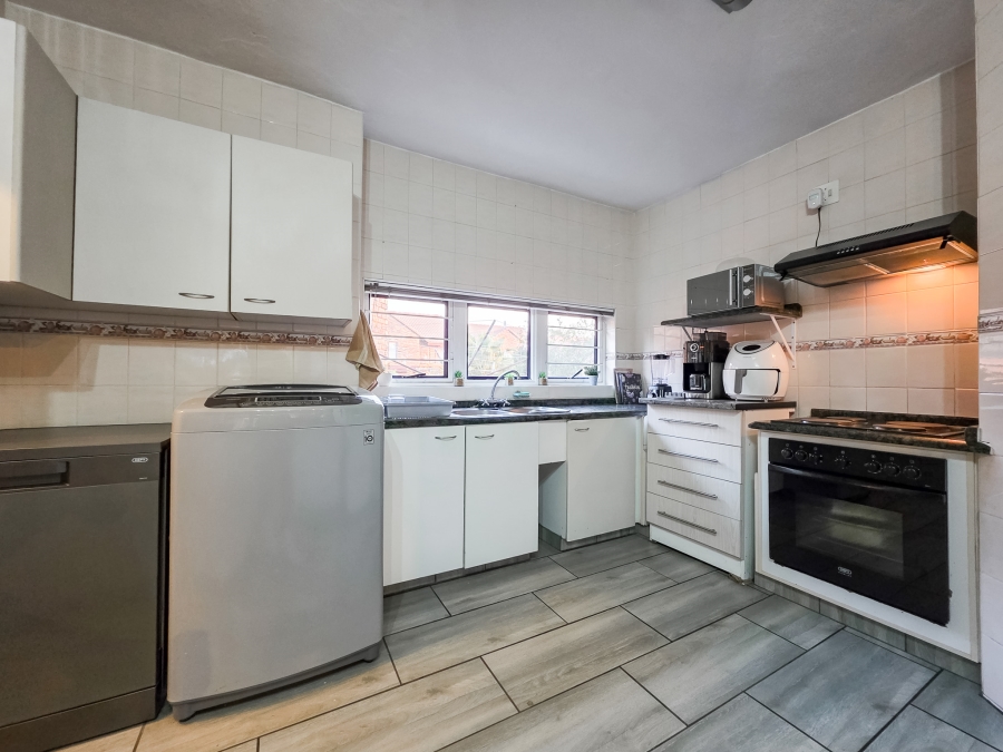 3 Bedroom Property for Sale in Die Hoewes Gauteng