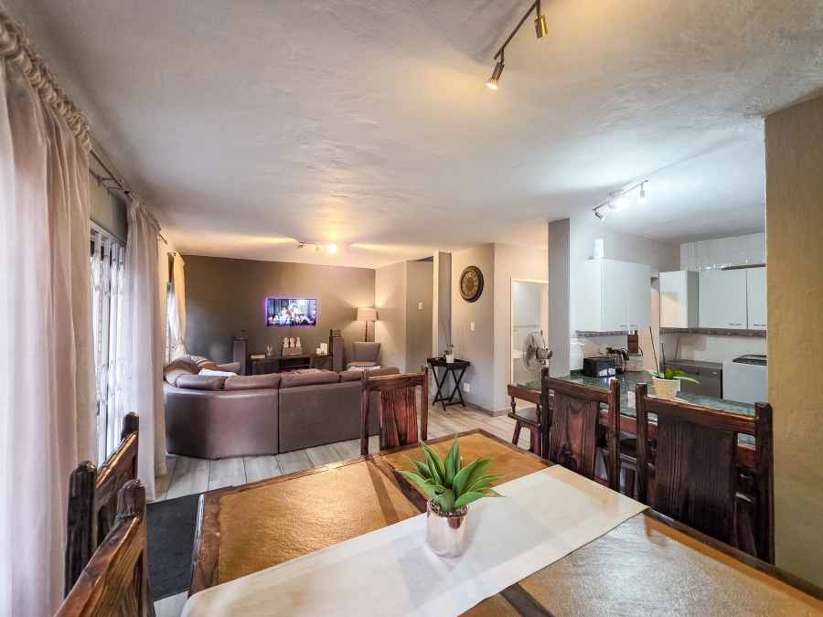 3 Bedroom Property for Sale in Die Hoewes Gauteng