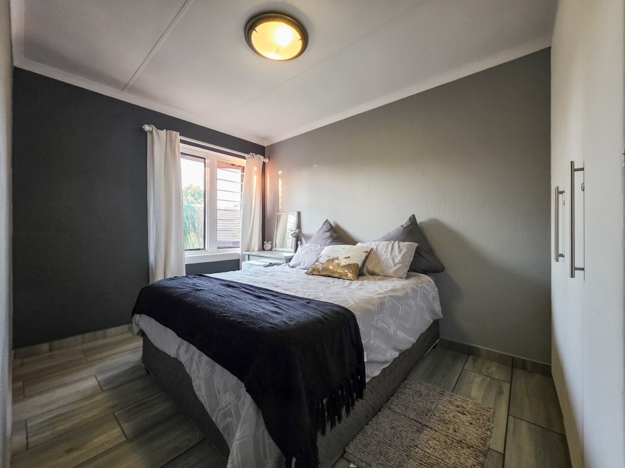 3 Bedroom Property for Sale in Die Hoewes Gauteng