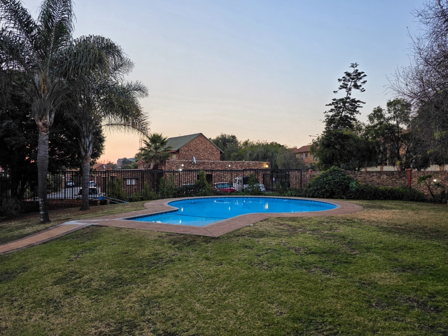 3 Bedroom Property for Sale in Die Hoewes Gauteng