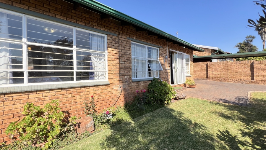 3 Bedroom Property for Sale in Rangeview Gauteng