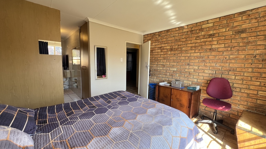 3 Bedroom Property for Sale in Rangeview Gauteng
