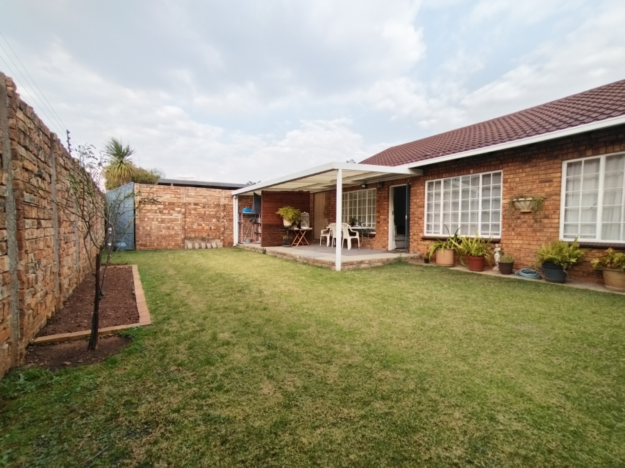 2 Bedroom Property for Sale in Pierre Van Ryneveld Gauteng