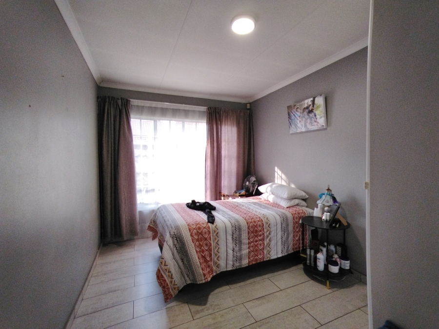 2 Bedroom Property for Sale in Pierre Van Ryneveld Gauteng