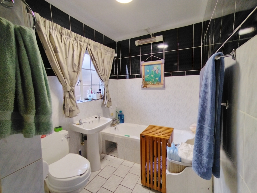 2 Bedroom Property for Sale in Pierre Van Ryneveld Gauteng