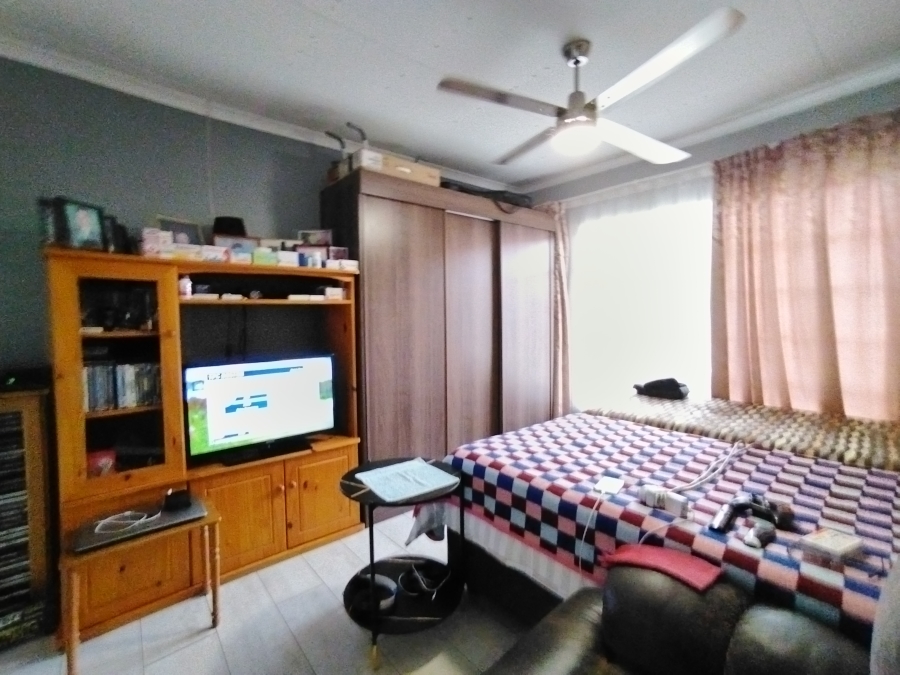 2 Bedroom Property for Sale in Pierre Van Ryneveld Gauteng