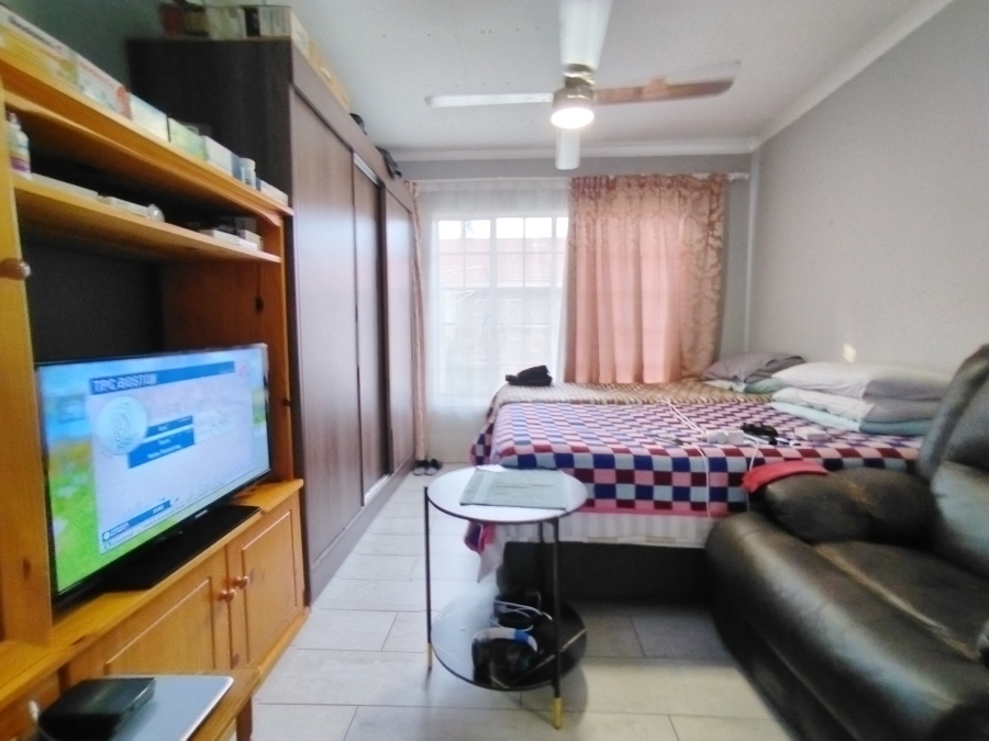 2 Bedroom Property for Sale in Pierre Van Ryneveld Gauteng