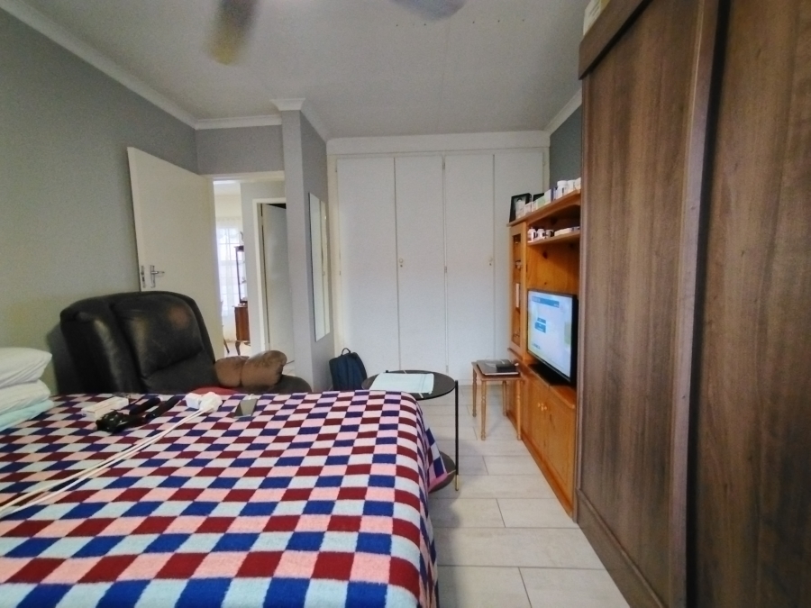 2 Bedroom Property for Sale in Pierre Van Ryneveld Gauteng