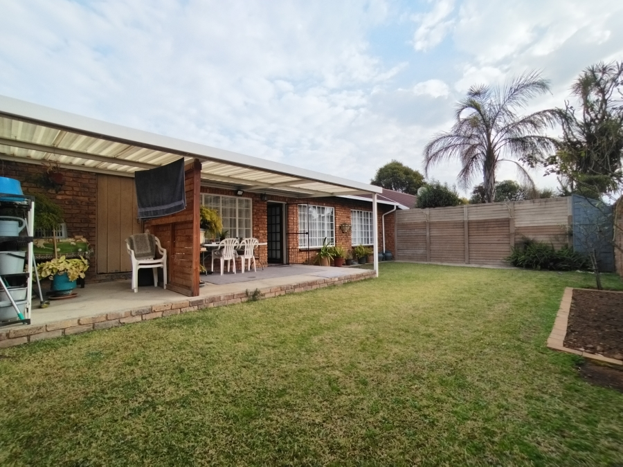 2 Bedroom Property for Sale in Pierre Van Ryneveld Gauteng