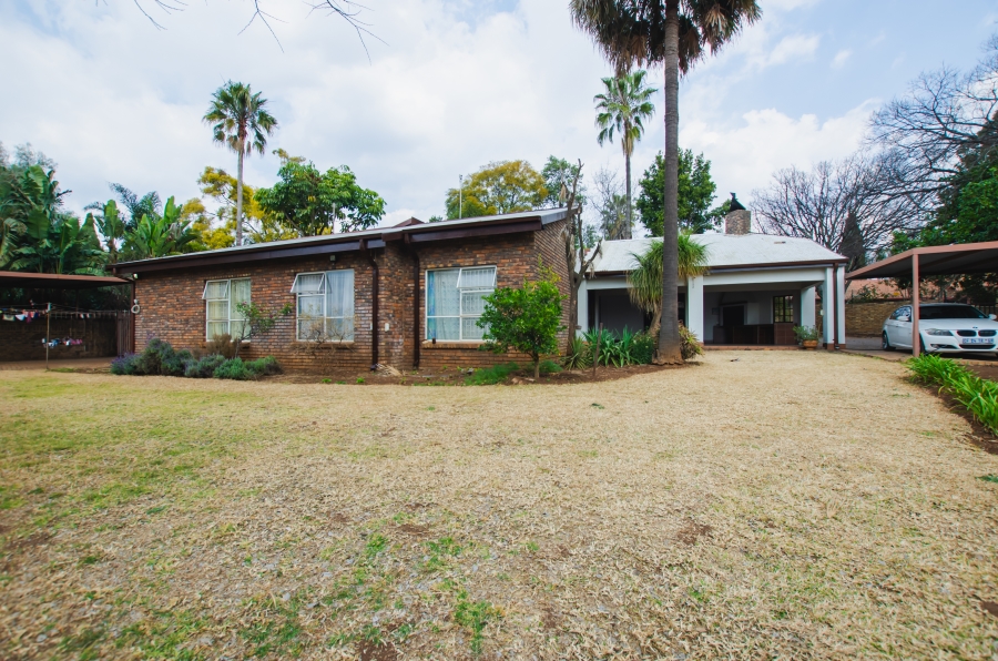 5 Bedroom Property for Sale in Rooihuiskraal Gauteng