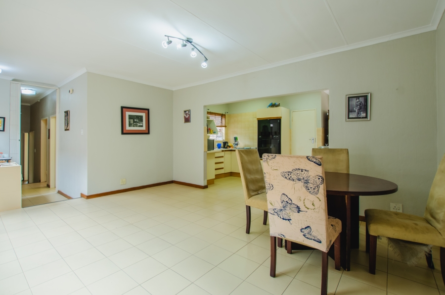 5 Bedroom Property for Sale in Rooihuiskraal Gauteng