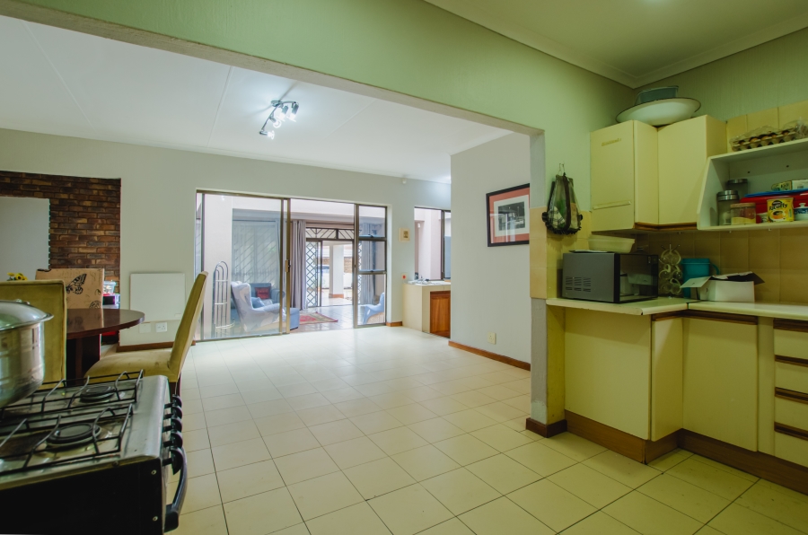5 Bedroom Property for Sale in Rooihuiskraal Gauteng
