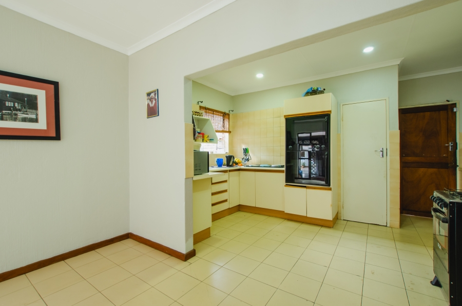 5 Bedroom Property for Sale in Rooihuiskraal Gauteng