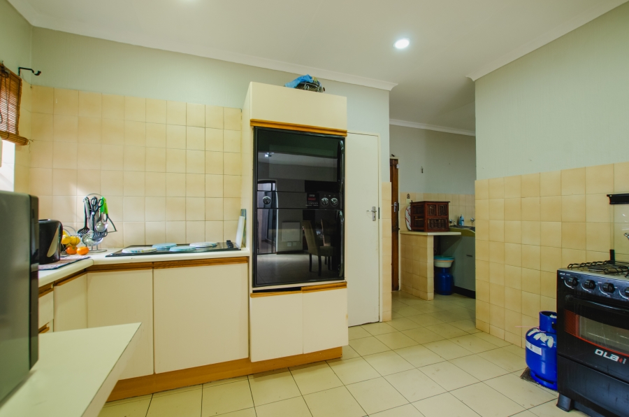 5 Bedroom Property for Sale in Rooihuiskraal Gauteng