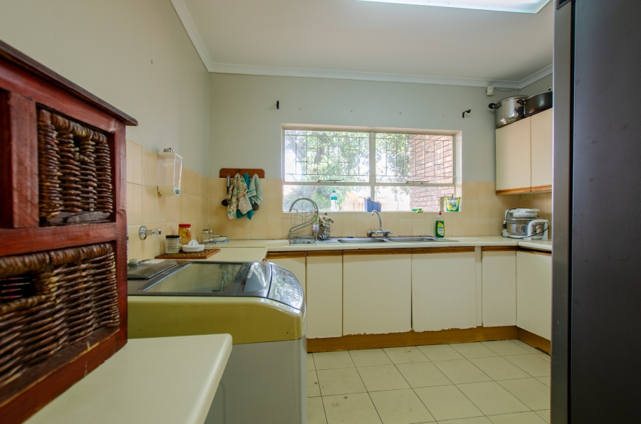 5 Bedroom Property for Sale in Rooihuiskraal Gauteng