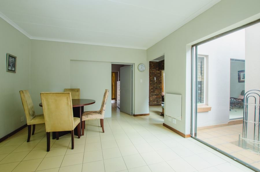 5 Bedroom Property for Sale in Rooihuiskraal Gauteng