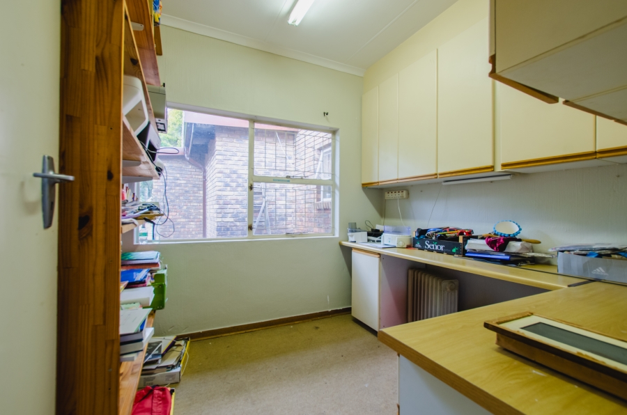 5 Bedroom Property for Sale in Rooihuiskraal Gauteng