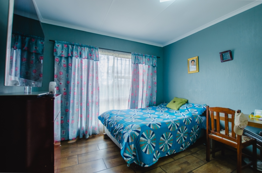5 Bedroom Property for Sale in Rooihuiskraal Gauteng