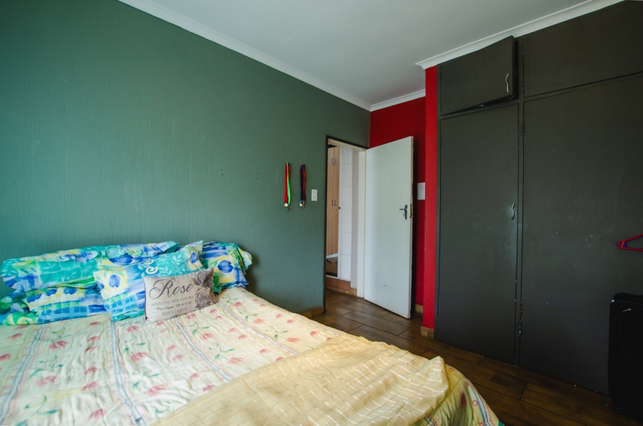 5 Bedroom Property for Sale in Rooihuiskraal Gauteng