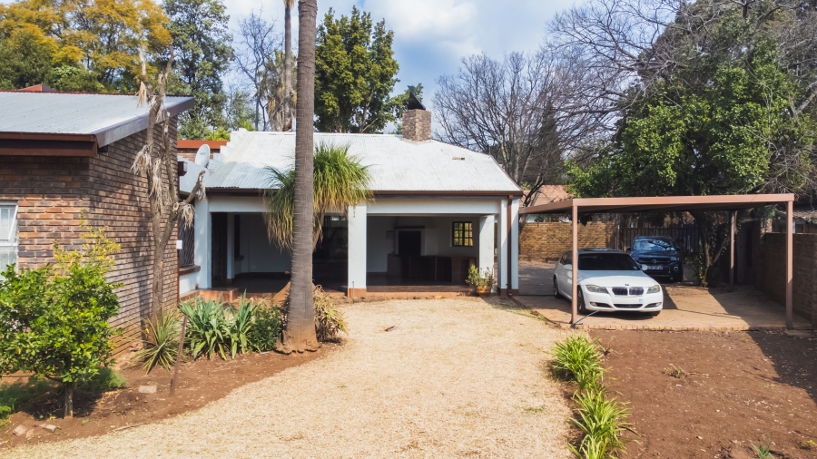 5 Bedroom Property for Sale in Rooihuiskraal Gauteng